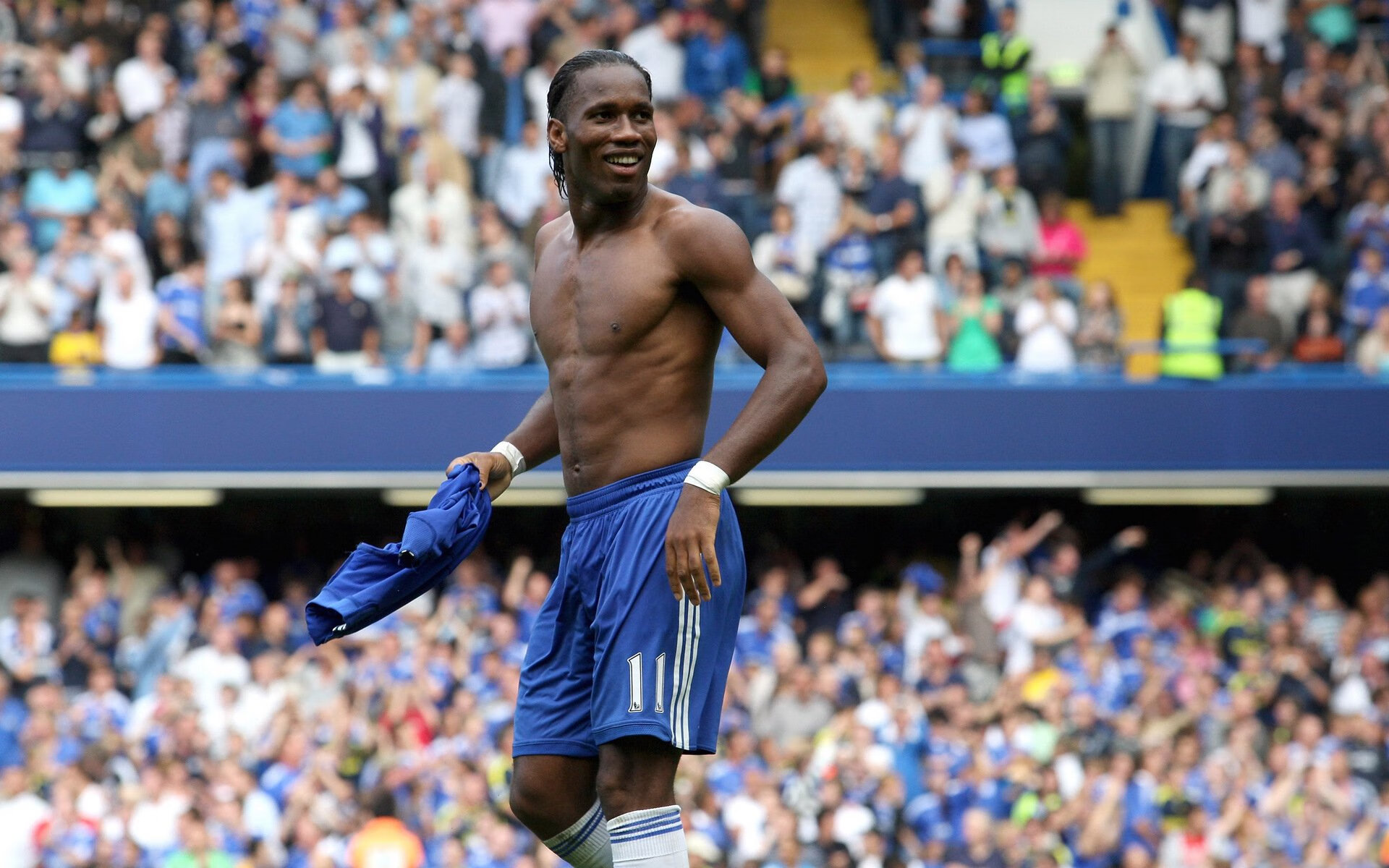 俱乐部召开球迷恳谈会听取建议搭建良好沟通桥梁,球员与俱乐部的谈判